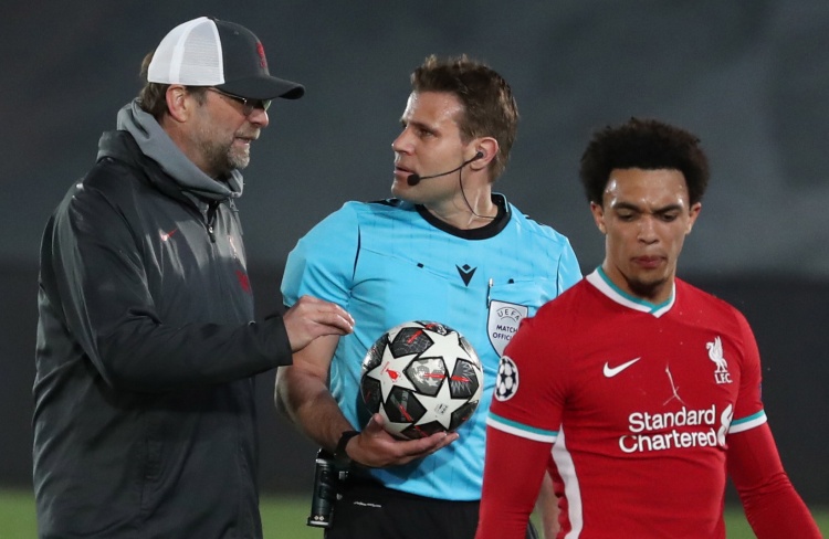 羽毛球全英赛石宇奇轻松过首关