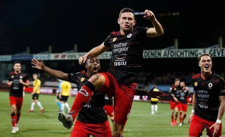 他曾在多次 他曾在多次